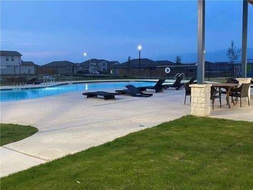 Building Photo - 121 Seminole Dr