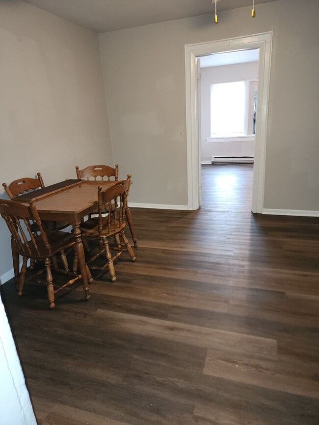 Building Photo - 909 W Adams St