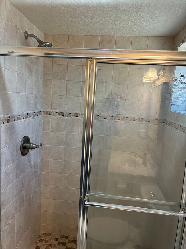 Building Photo - Updated 3 bedroom close to downtown and UC Davis campus, available for July move in!