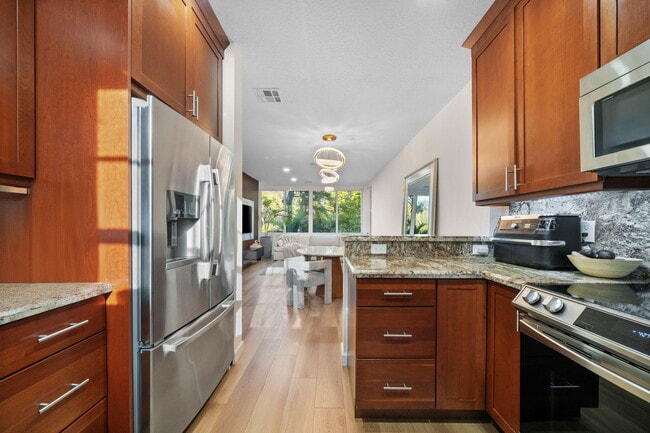 Building Photo - 1213 Tequesta St