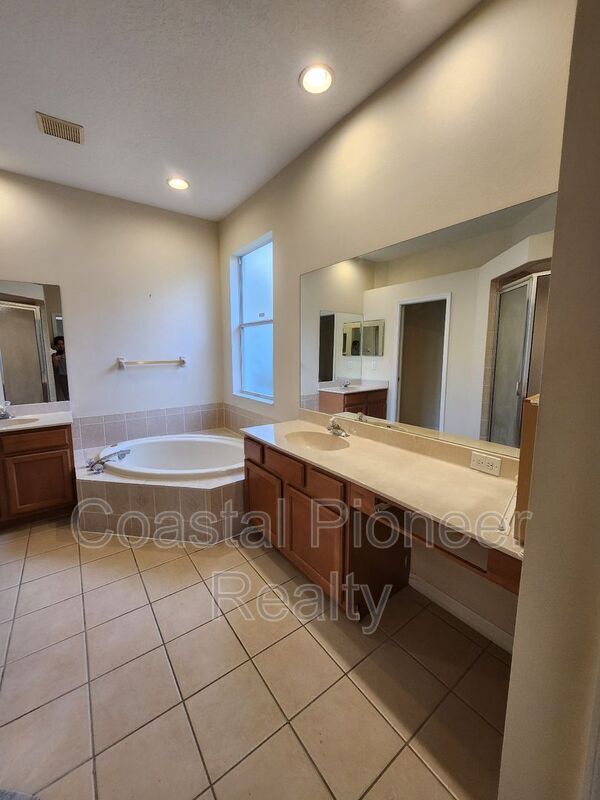 Building Photo - 11614 Whiterook Ct