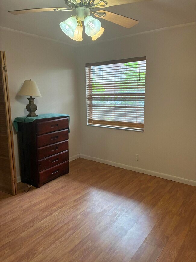 Building Photo - 2821 Somerset Dr