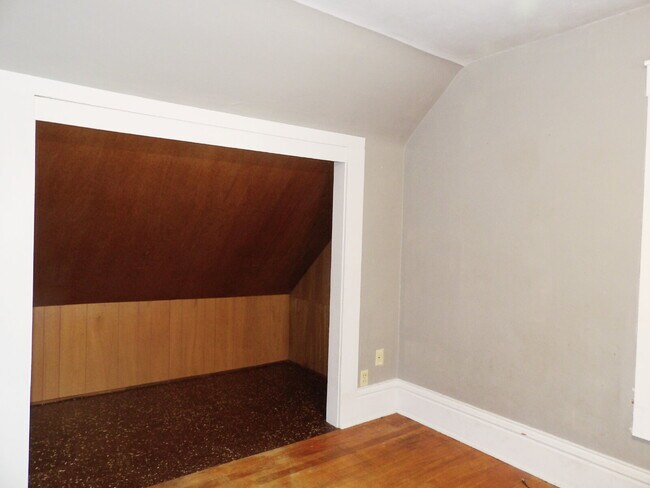 Building Photo - 3 Bedrooms | 2 Bathrooms Near UofM