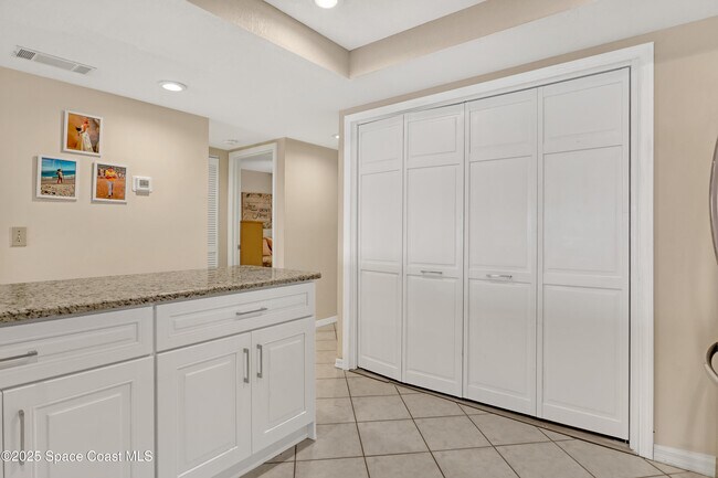 Building Photo - 505 N Miramar Ave