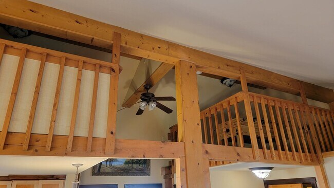 Building Photo - Spacious Apartment on Lake Hatcher **Rent ...