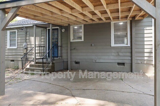Building Photo - 605 Orchard Ave