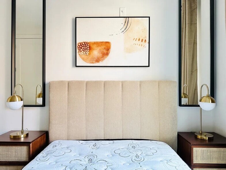 Building Photo - Furnished room/NOT APARTMENT