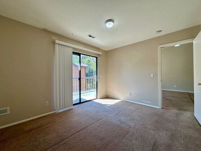 Building Photo - Spacious 2 Bed 2 Bath Condo in Aurora! Acr...