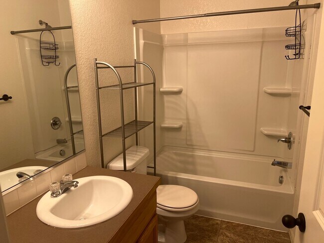 Building Photo - Beautiful 3 Bedroom single family home in Milliken