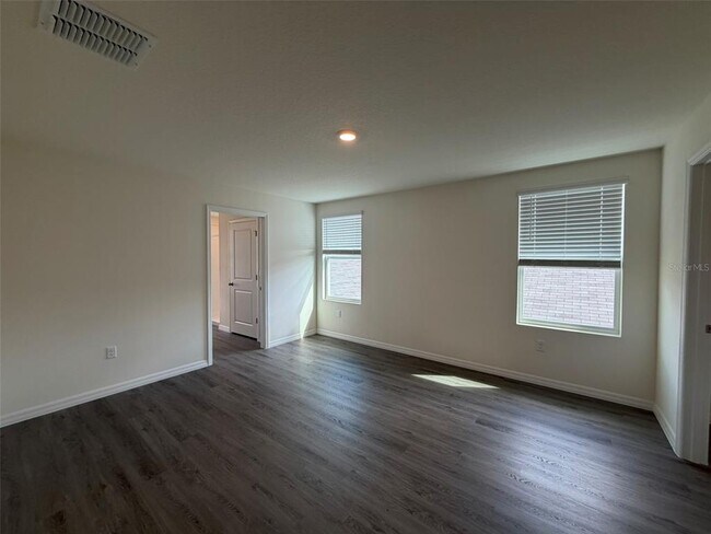 Building Photo - 35991 Sunflower Hl Dr