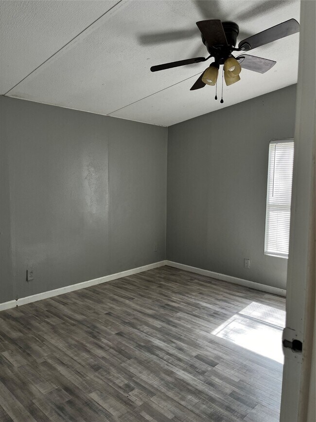 Building Photo - 13142 FM 1484 Rd
