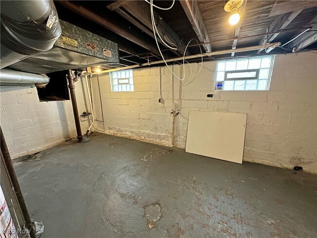 Building Photo - 1129 W Erie Ave