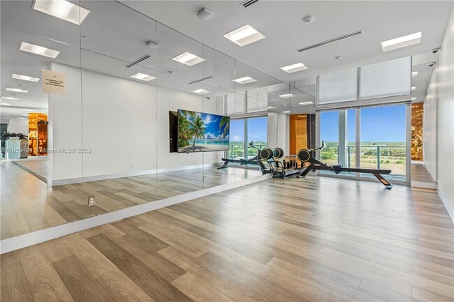 Building Photo - 2000 Metropica Wy