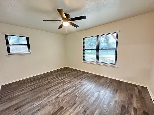 Building Photo - PLANO 4-bed 3-bath 2-car garage with huge workshops