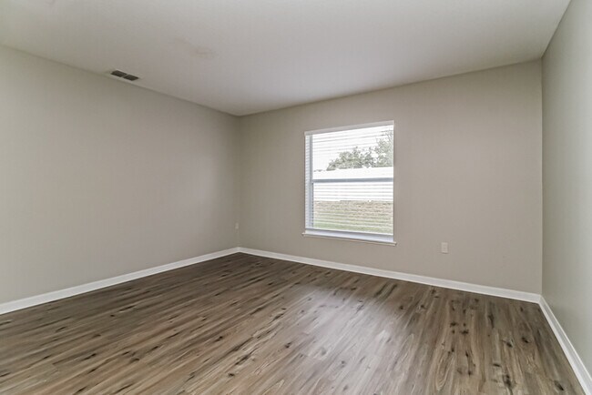 Building Photo - 350 Lake Shepard Dr