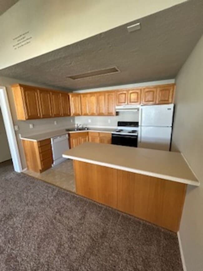 Building Photo - 1 Bedroom, 1 Bathroom SpringTree Gardens Condominium