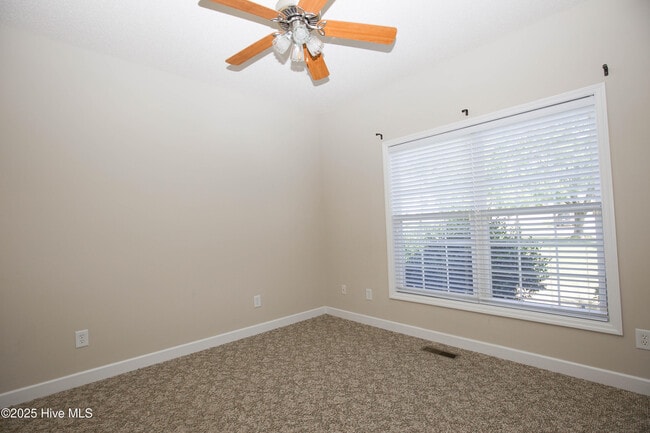 Building Photo - 102 Newington Way
