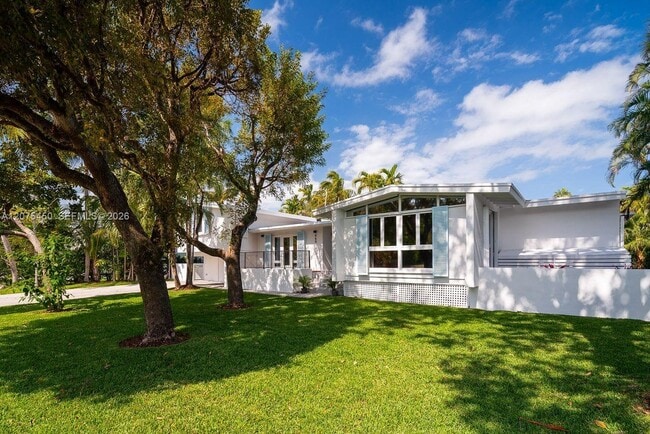 Building Photo - 669 S Mashta Dr