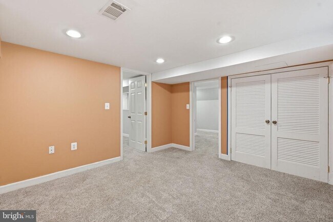 Building Photo - 7205 Wayne Dr