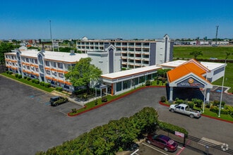 Building Photo - Siegel Select Dallas