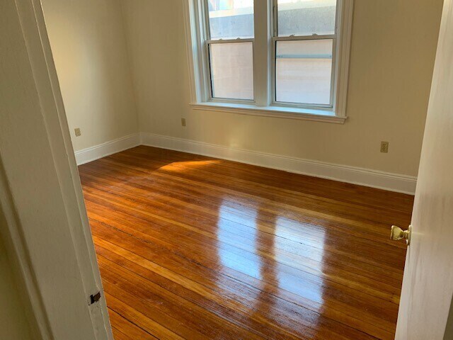 Building Photo - 1751 Beacon St