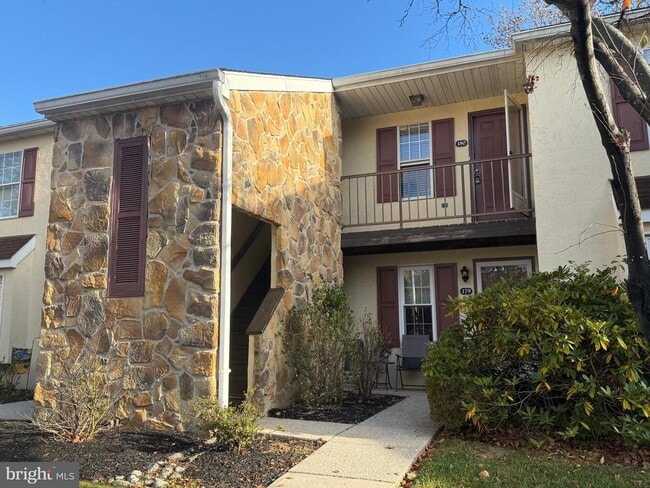 Building Photo - 180 Valley Stream Cir