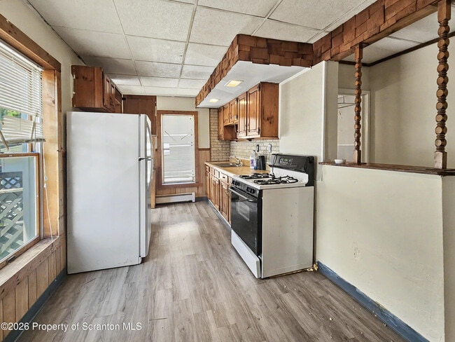 Building Photo - 1403 N Sumner Ave
