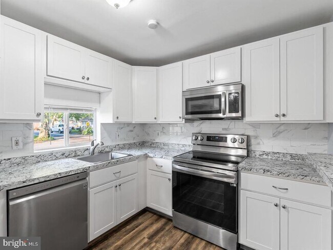 Building Photo - 252 G St