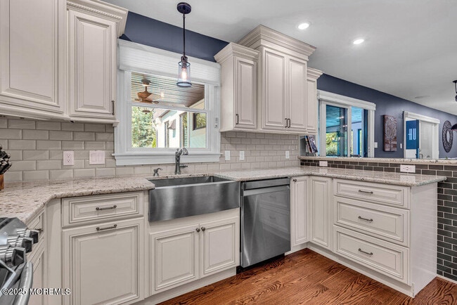 Building Photo - 620 Brookside Dr