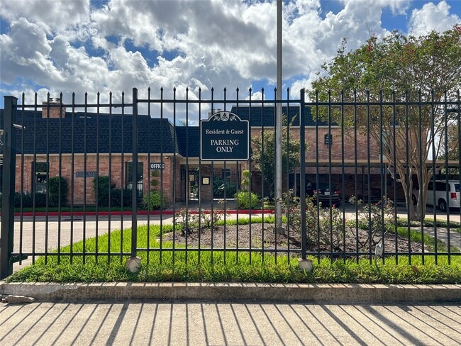 Building Photo - 1601 S Shepherd Dr