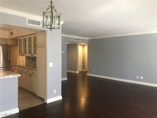 Building Photo - 205 E Harmon Ave