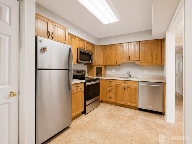 Building Photo - 2112 Sayre Dr