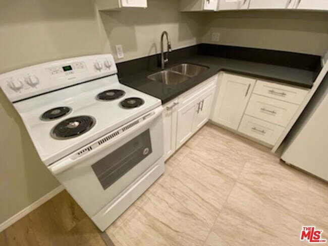 Building Photo - 3224 Chapman St