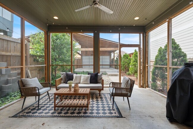 Building Photo - Beautiful Home in Nashville!