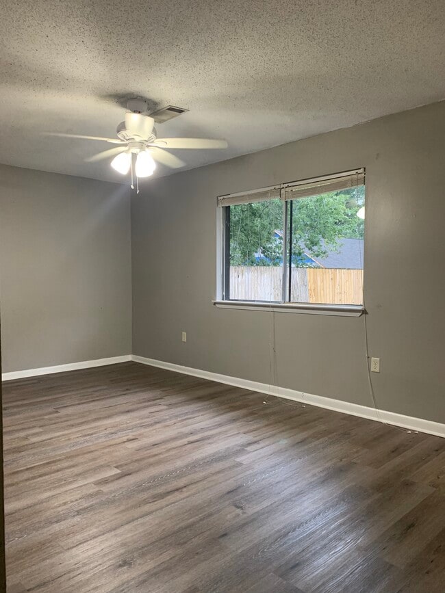 Master bedroom. - 203 Club Ln