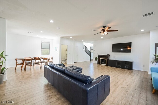 Building Photo - 5484 Sentinel Point Ct