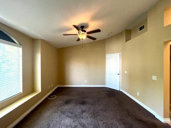 Building Photo - 3 bed, 3 bath located in Ontario, CA!
