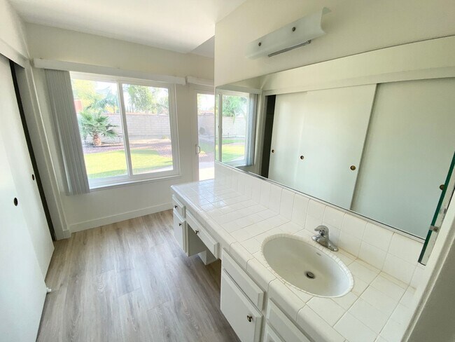Building Photo - 6009 E La Paz Cir