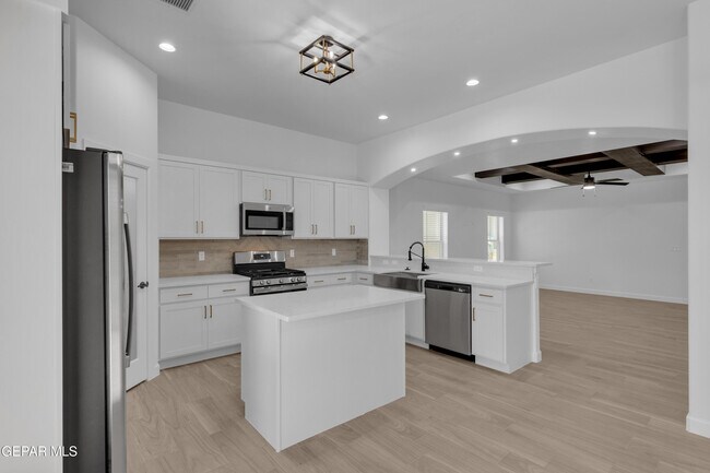 Building Photo - 781 Cedarwood Ave