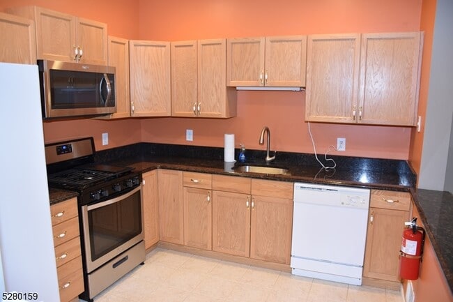 Building Photo - 125 Springhill Dr