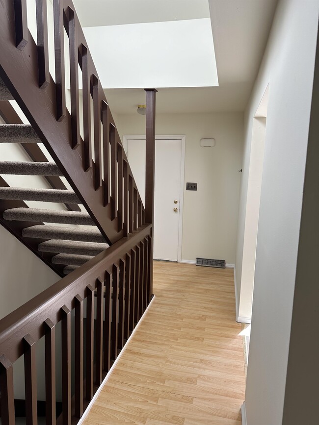 Building Photo - 18 Cedar Creek Ct