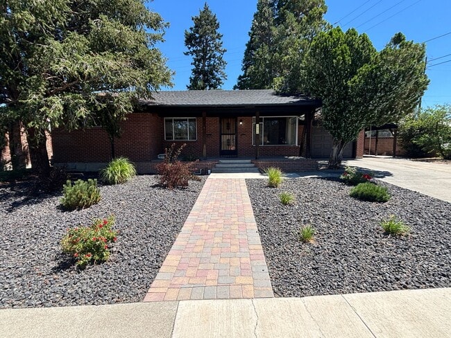 Building Photo - Charming Single Family Home in Old Southwe...