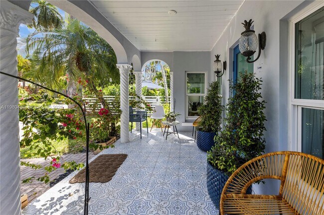 Building Photo - 1121 NE 85th St