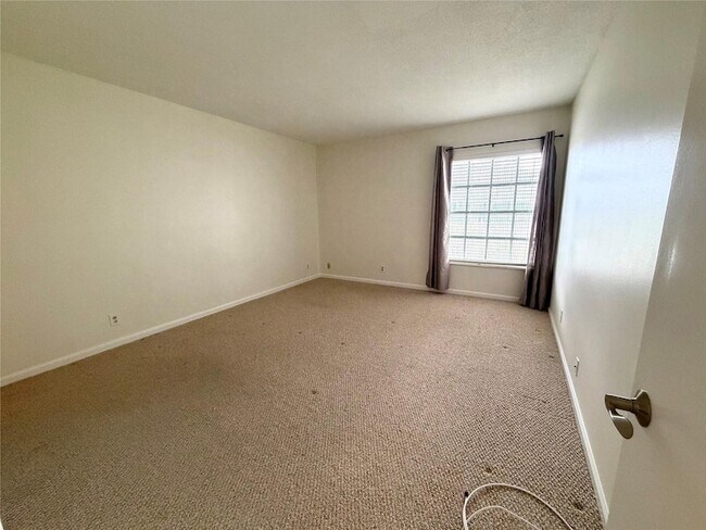 Building Photo - 2151 NE 68th St