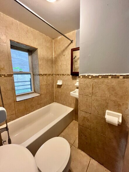 131 W 54th Bsmt - 133 W 54th St