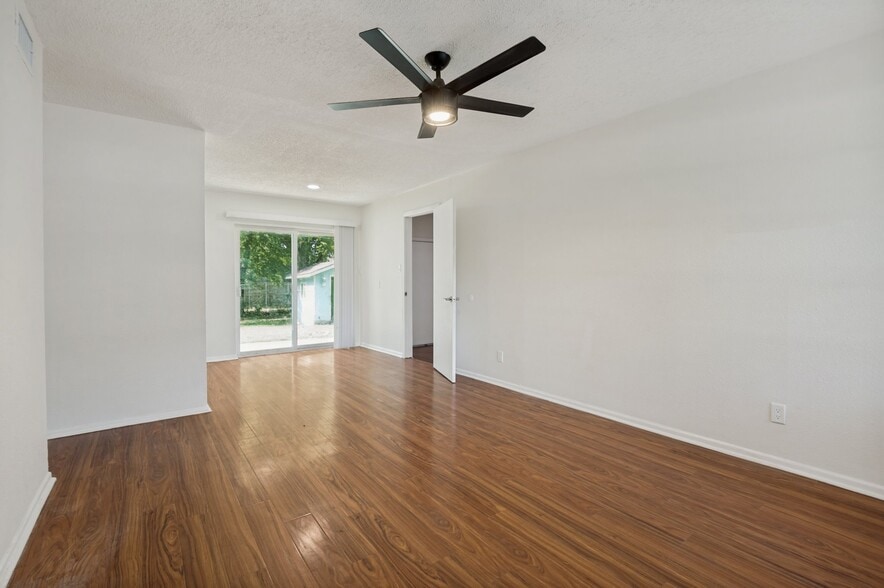 Building Photo - 1818 Highland Dr