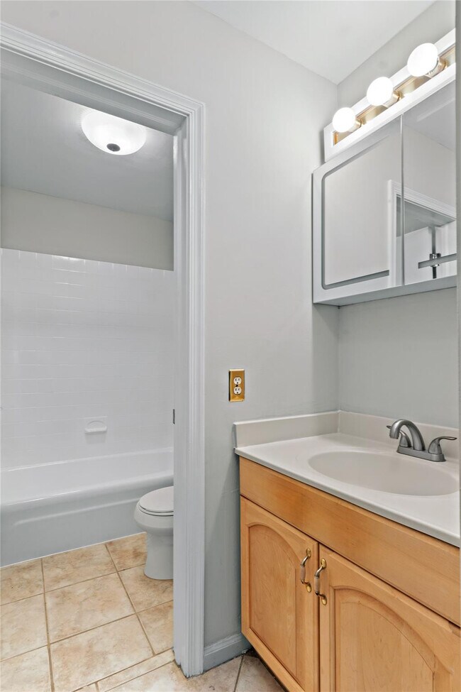 Building Photo - 140 Cypress Club Dr