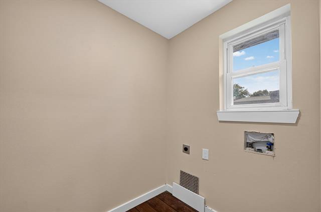 Building Photo - 2816 Pinehurst Dr