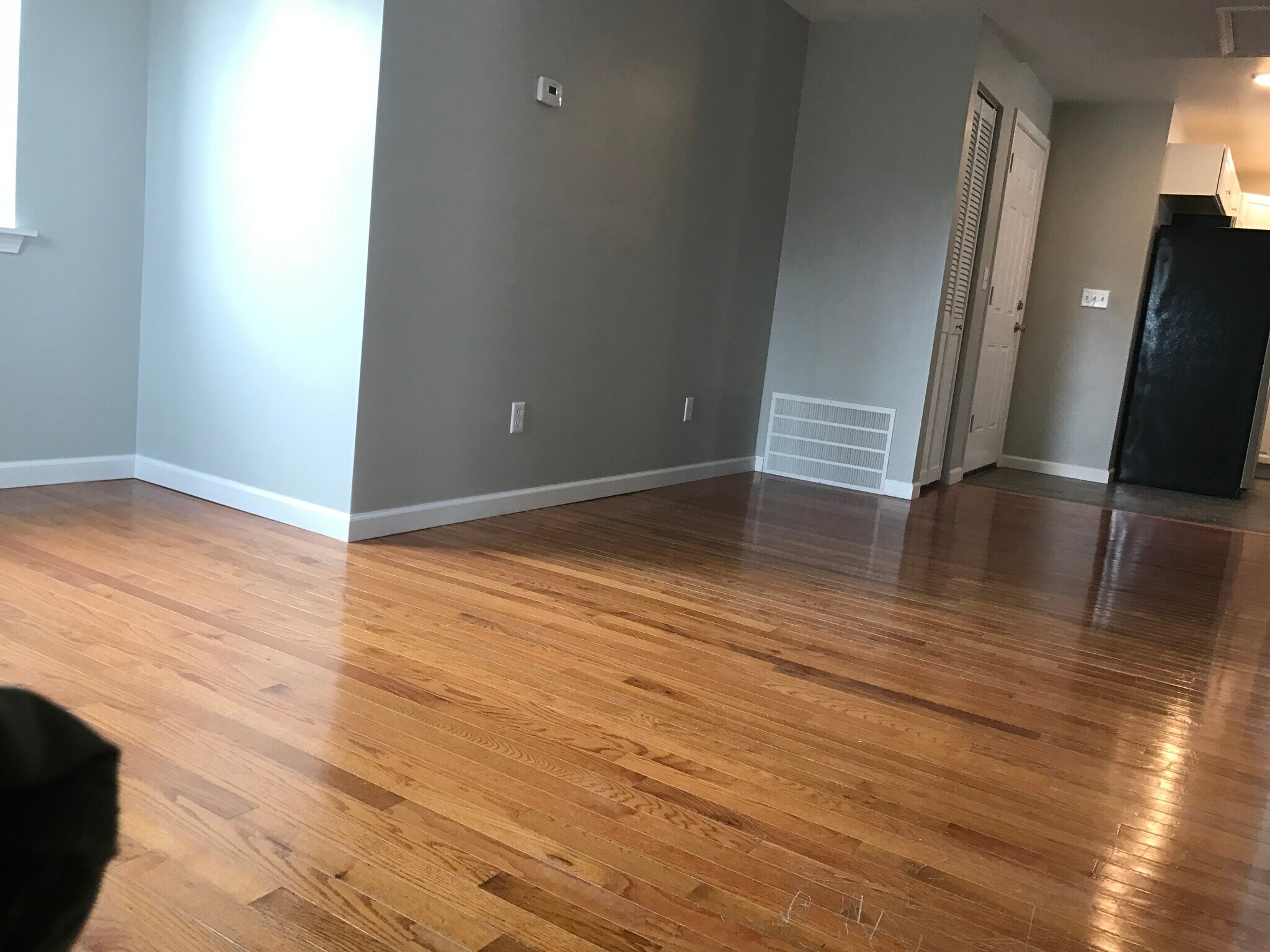 Building Photo - 116 E Main St