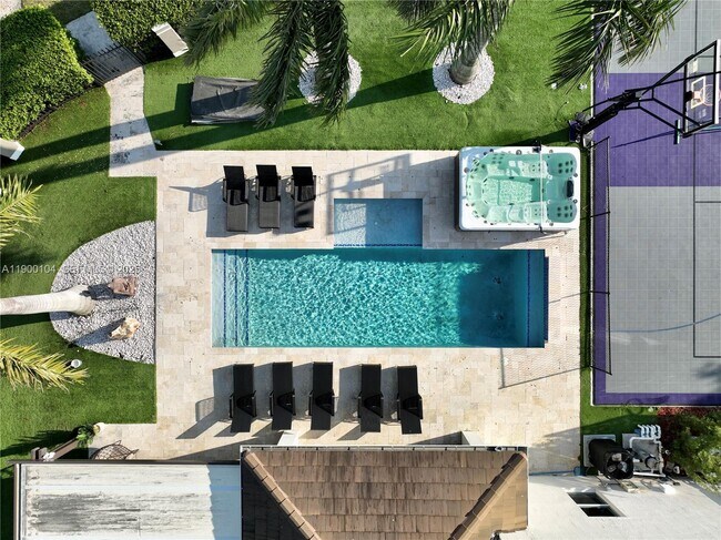 Building Photo - 11 NW 122nd Ave